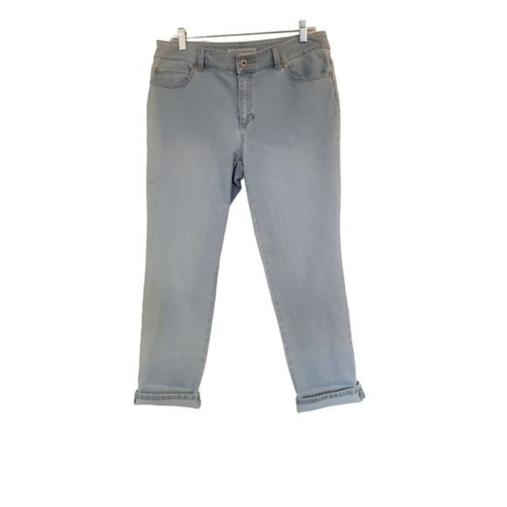 Chico's Platinum Jeans size 12 girlfriend straight‎ leg light wash